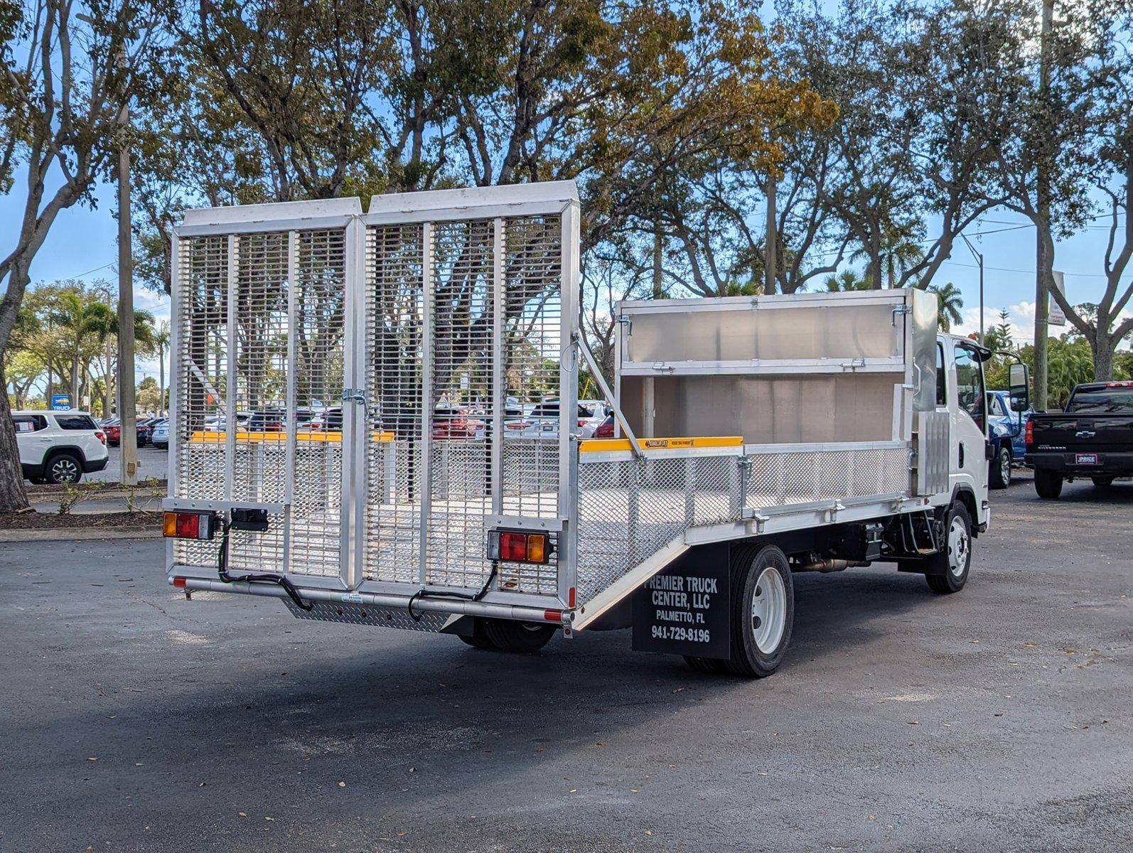 2024 Chevrolet Low Cab Forward 4500 Vehicle Photo in GREENACRES, FL 33463-3207