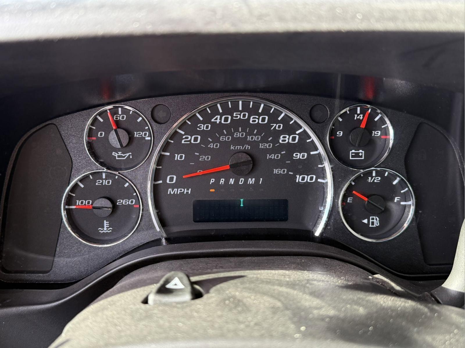 2024 Chevrolet Express Cutaway 3500 Vehicle Photo in GEORGETOWN, TX 78626-7508