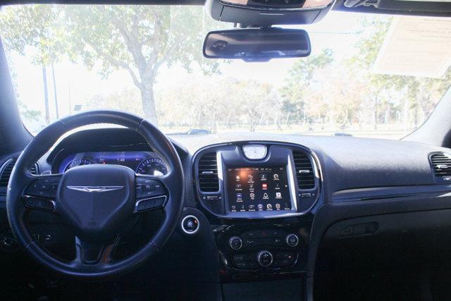 2015 Chrysler 300 Vehicle Photo in HOUSTON, TX 77090