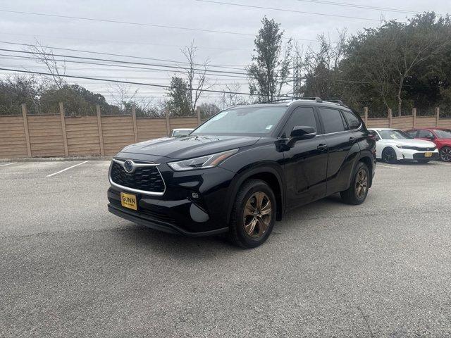 2023 Toyota Highlander Vehicle Photo in San Antonio, TX 78230