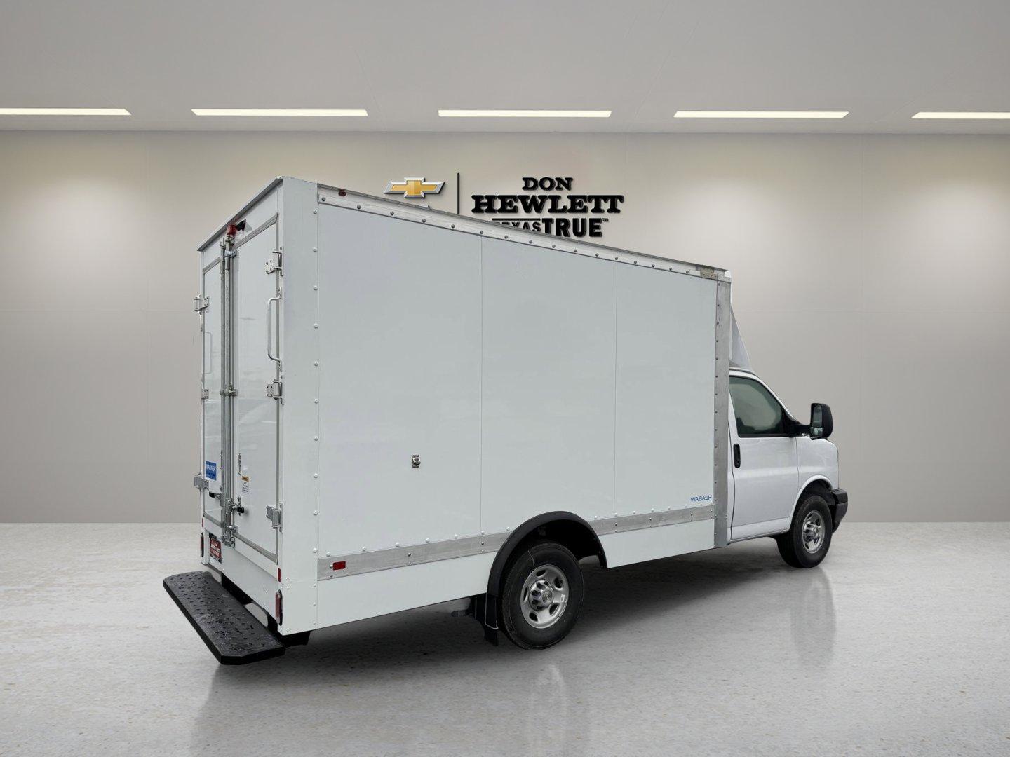 2024 Chevrolet Express Cutaway 3500 Vehicle Photo in GEORGETOWN, TX 78626-7508