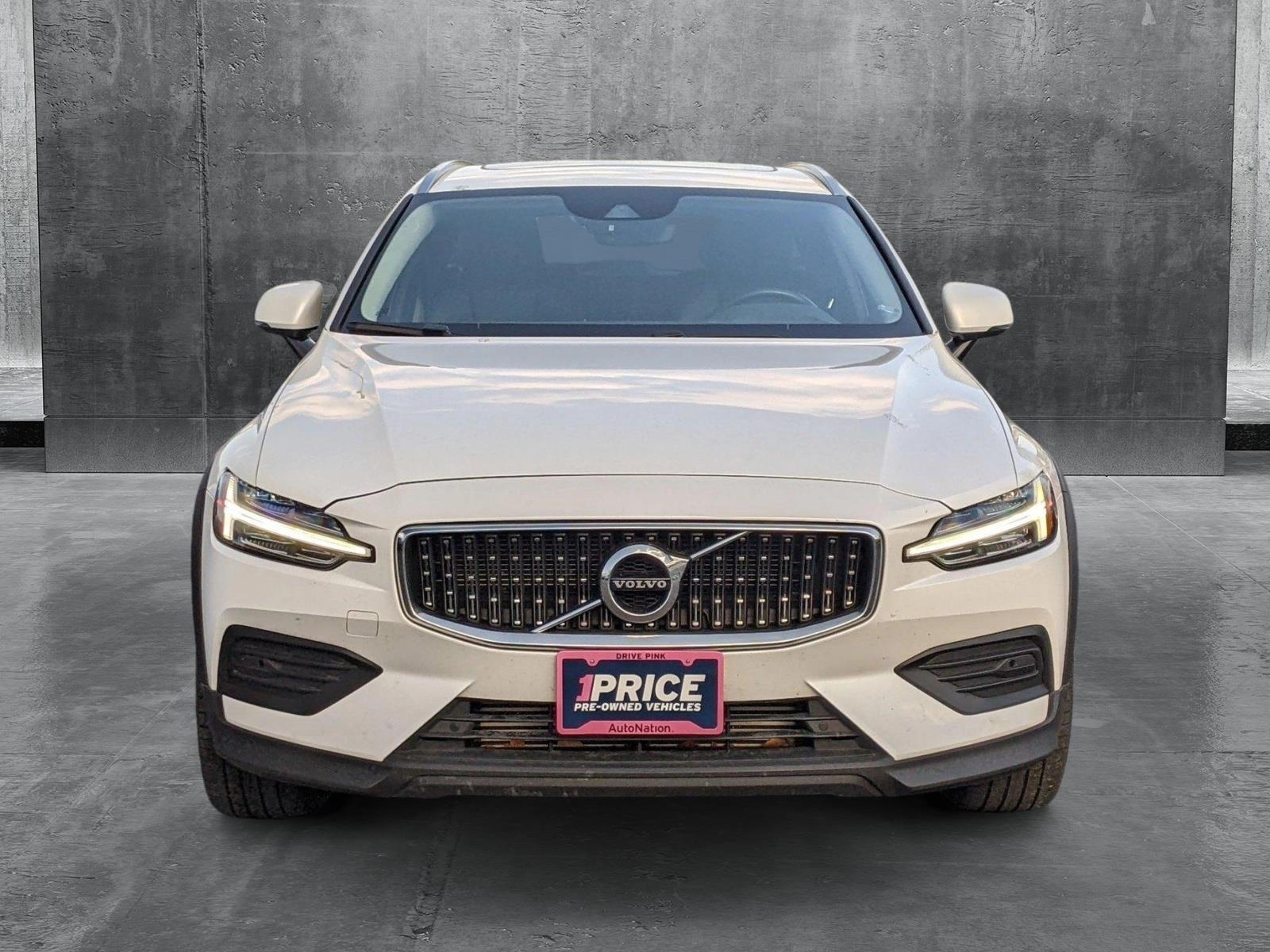 2020 Volvo V60 Cross Country Vehicle Photo in Cockeysville, MD 21030