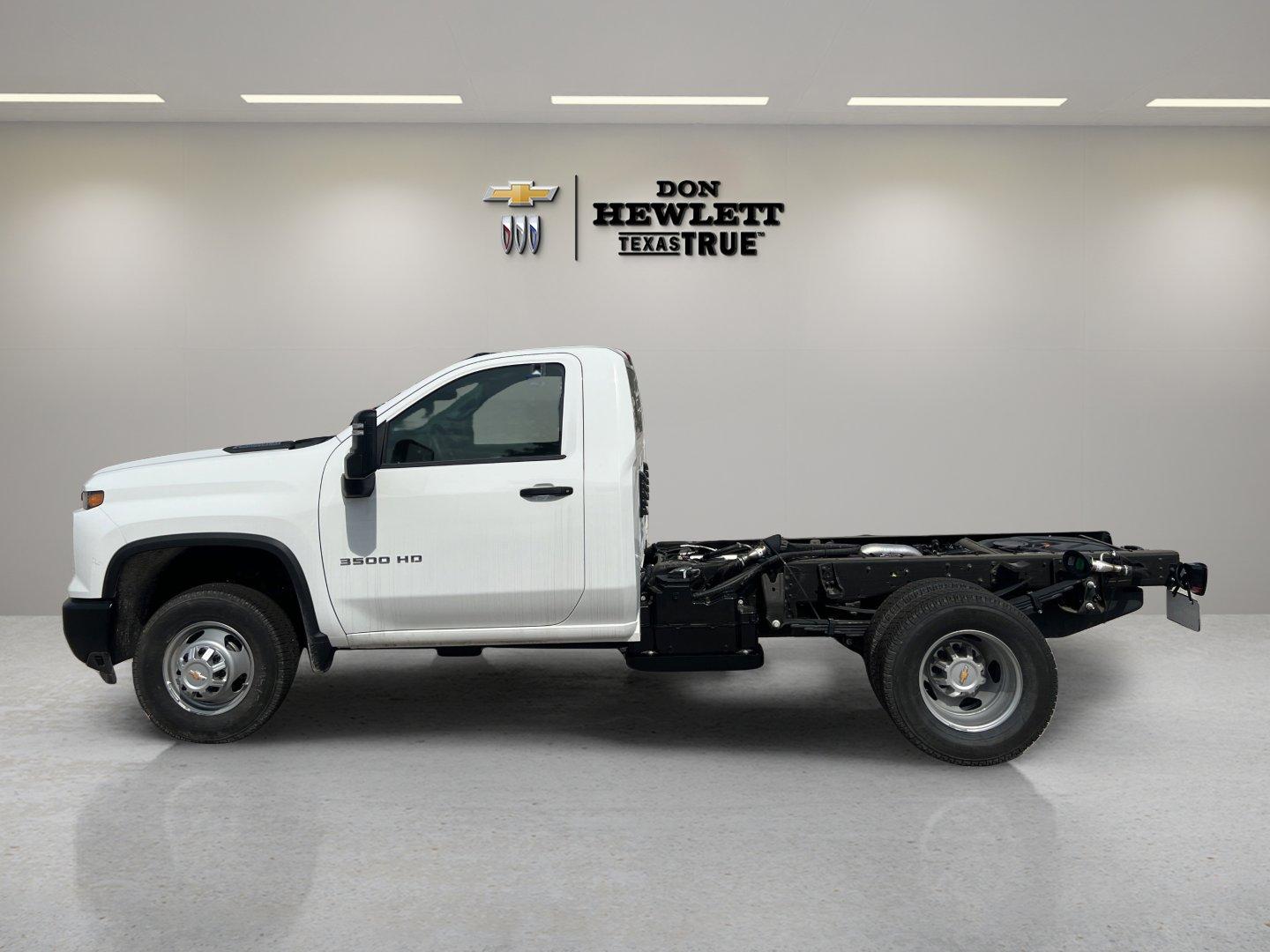 2025 Chevrolet Silverado 3500 HD Chassis Cab Vehicle Photo in GEORGETOWN, TX 78626-7508