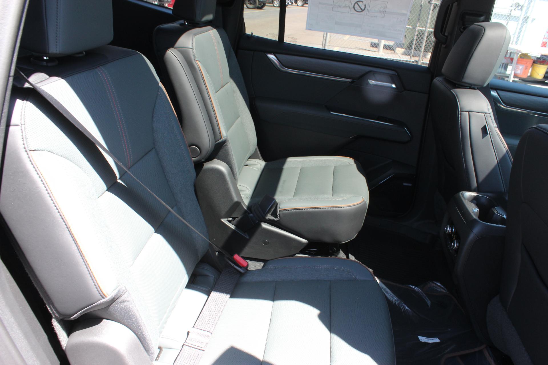 2025 GMC Acadia Vehicle Photo in AURORA, CO 80012-4011