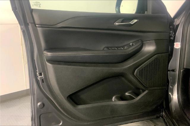 2024 Jeep Grand Cherokee L Vehicle Photo in Kansas City, MO 64114