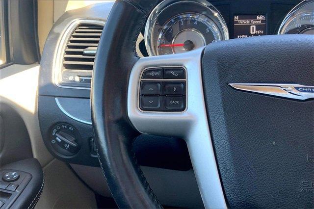 2016 Chrysler Town & Country Vehicle Photo in TOPEKA, KS 66609-0000