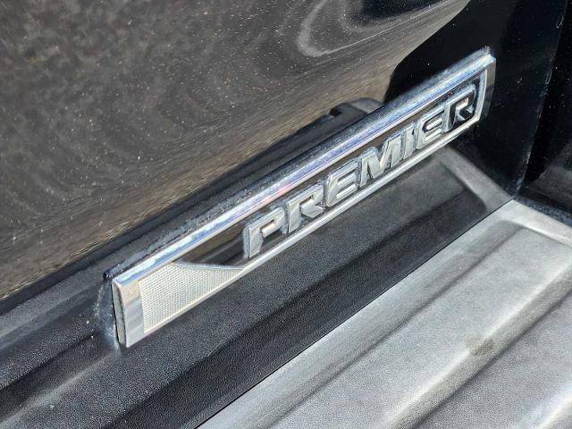 2018 Chevrolet Suburban Vehicle Photo in DENTON, TX 76210-9321