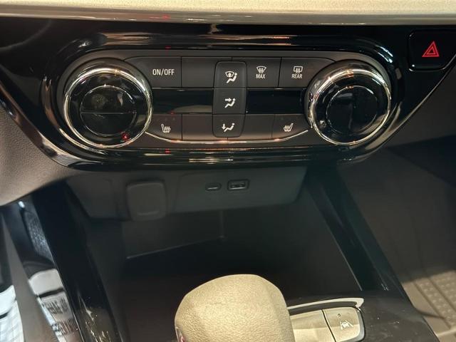 2025 Chevrolet Trax Vehicle Photo in COLUMBIA, MO 65203-3903