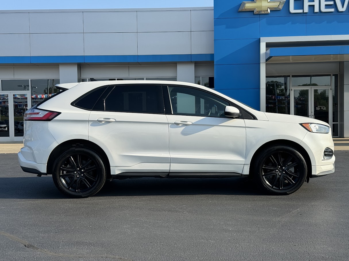 2022 Ford Edge Vehicle Photo in BOONVILLE, IN 47601-9633