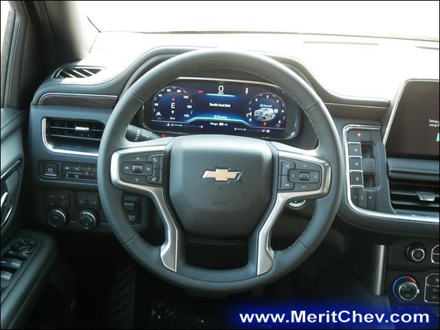 2024 Chevrolet Suburban Vehicle Photo in MAPLEWOOD, MN 55119-4794