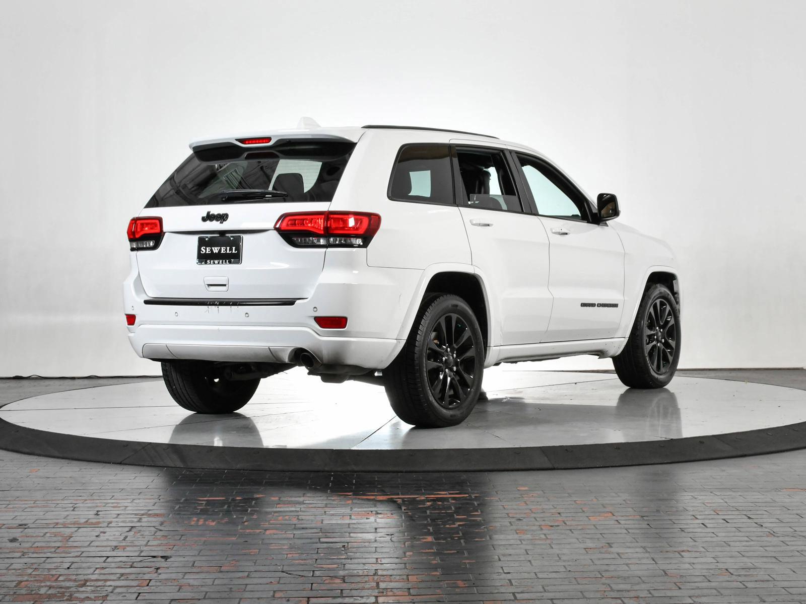 2017 Jeep Grand Cherokee Vehicle Photo in DALLAS, TX 75235