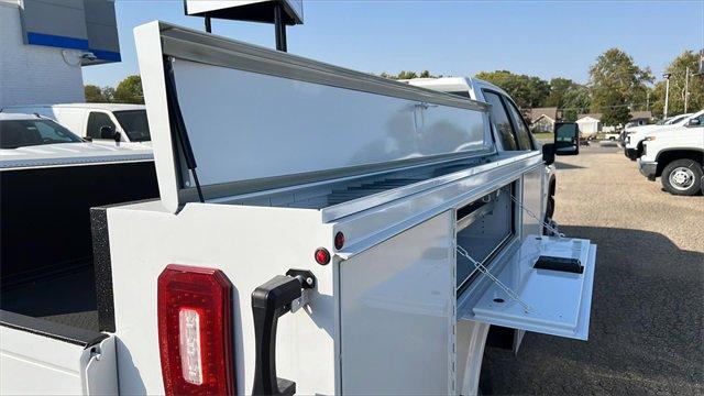 2024 Chevrolet Silverado 3500 HD Chassis Cab Vehicle Photo in TOPEKA, KS 66609-0000