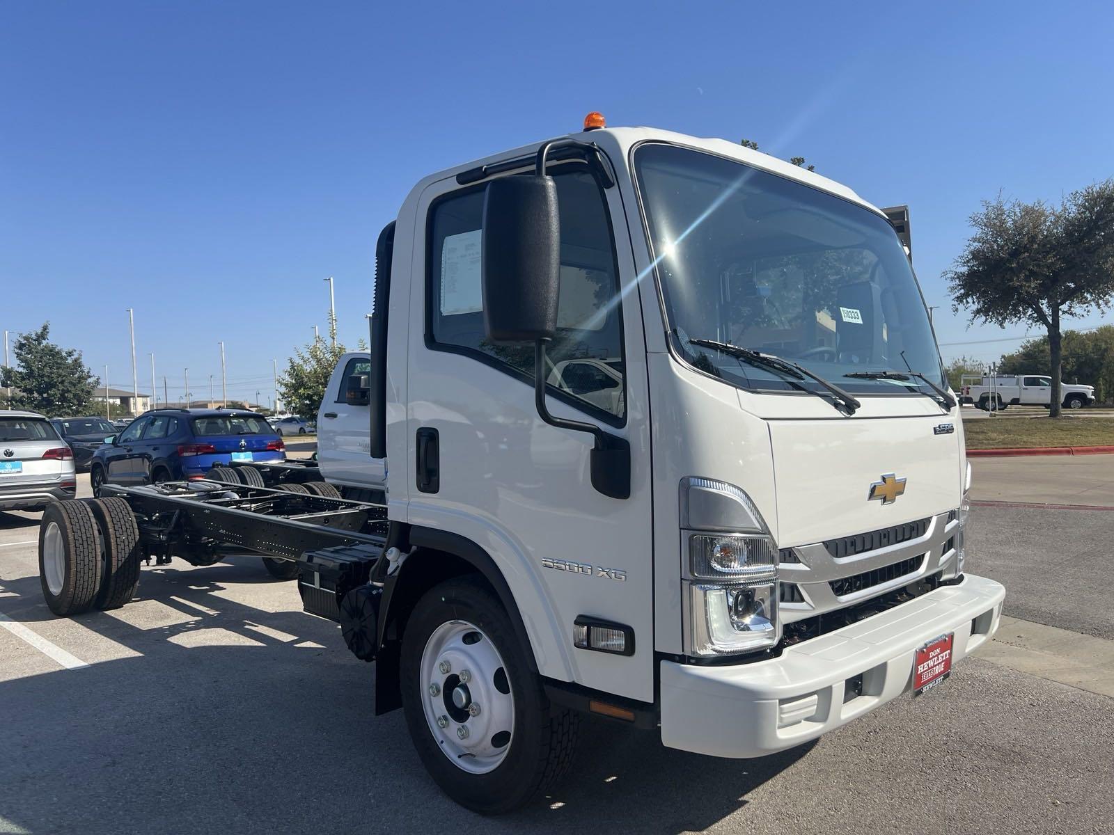 2025 Chevrolet Low Cab Forward 5500 XG Vehicle Photo in GEORGETOWN, TX 78626-7508