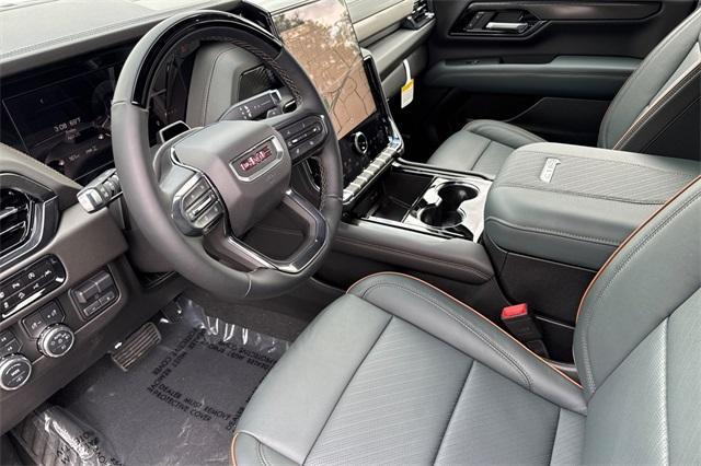 2025 GMC Yukon XL Vehicle Photo in ELK GROVE, CA 95757-8703