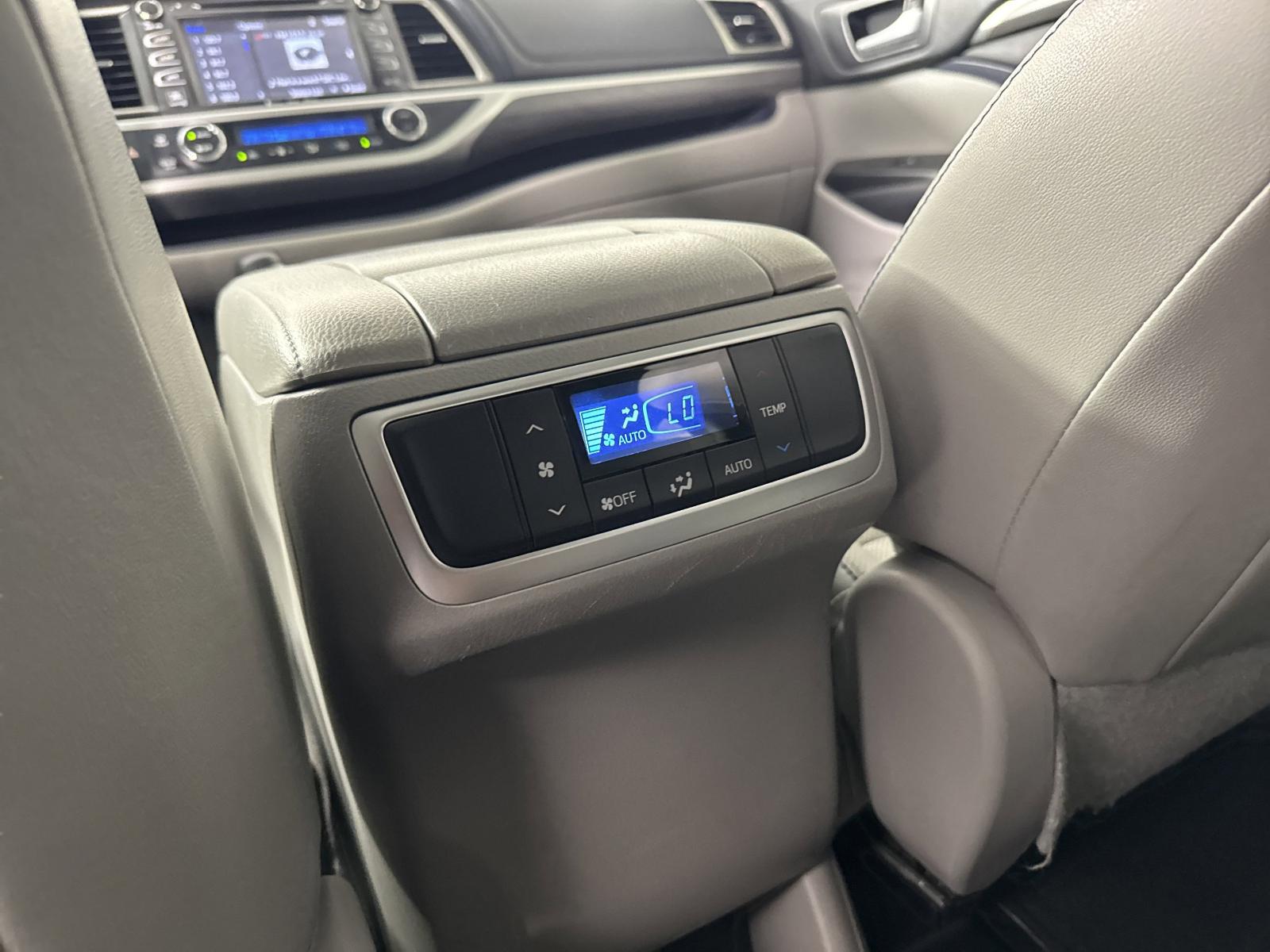 2019 Toyota Highlander Vehicle Photo in GEORGETOWN, TX 78626-7508