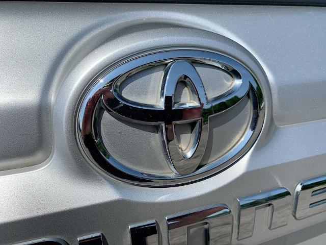 2015 Toyota 4Runner Vehicle Photo in MOON TOWNSHIP, PA 15108-2571