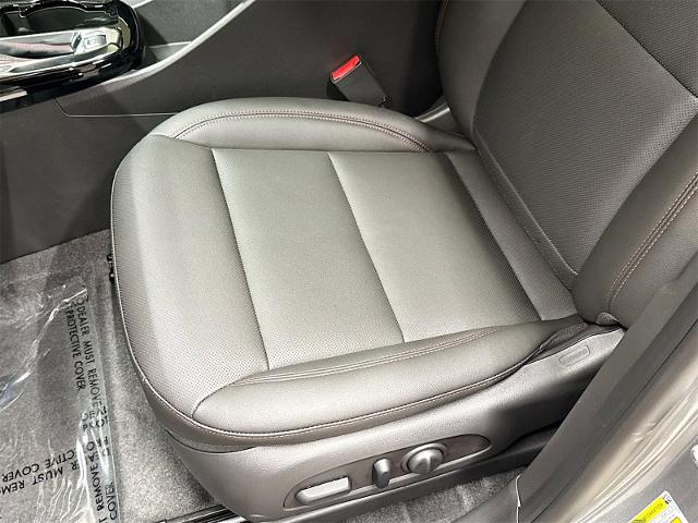 2025 Chevrolet Trax Vehicle Photo in EVERETT, WA 98203-5662