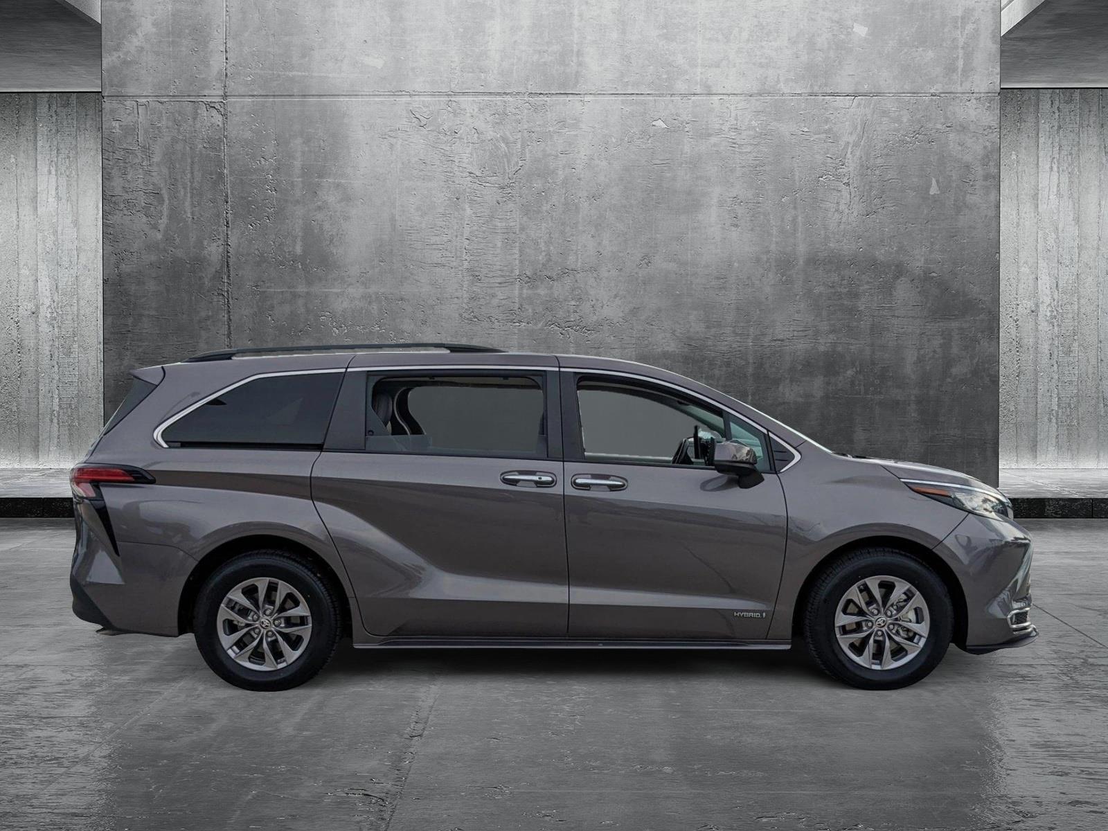 2021 Toyota Sienna Vehicle Photo in Davie, FL 33331