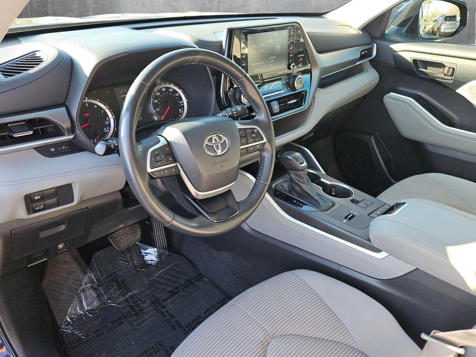 2022 Toyota Highlander Vehicle Photo in GILBERT, AZ 85297-0446