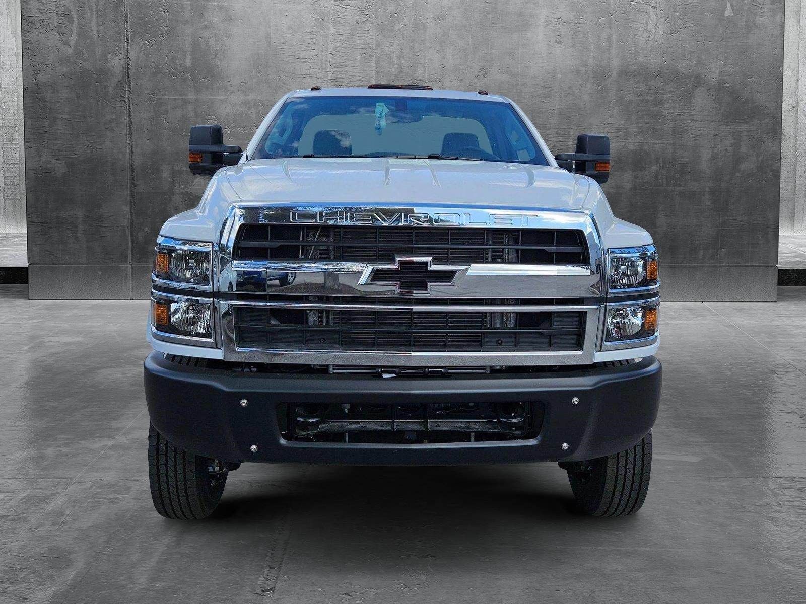 2024 Chevrolet Silverado 4500 HD Vehicle Photo in GREENACRES, FL 33463-3207