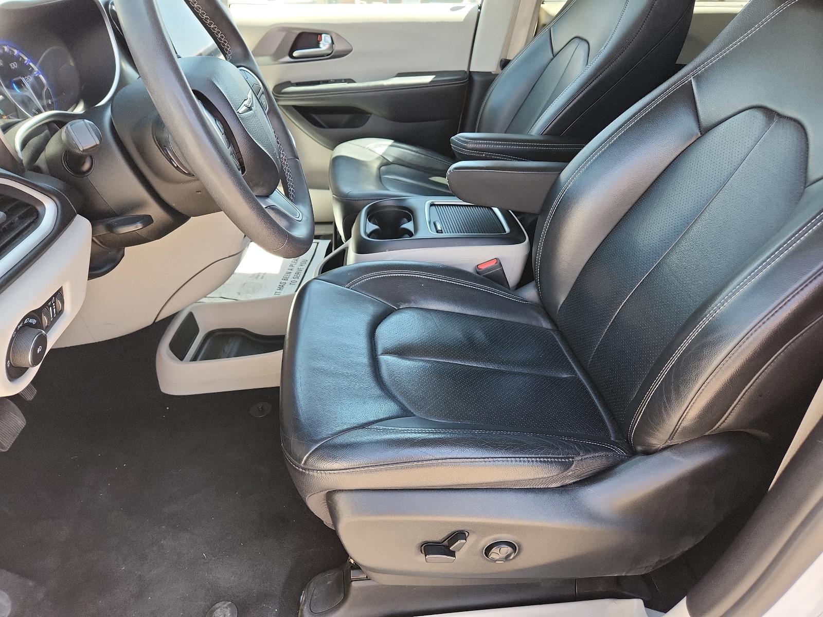 2022 Chrysler Pacifica Vehicle Photo in Albuquerque, NM 87110