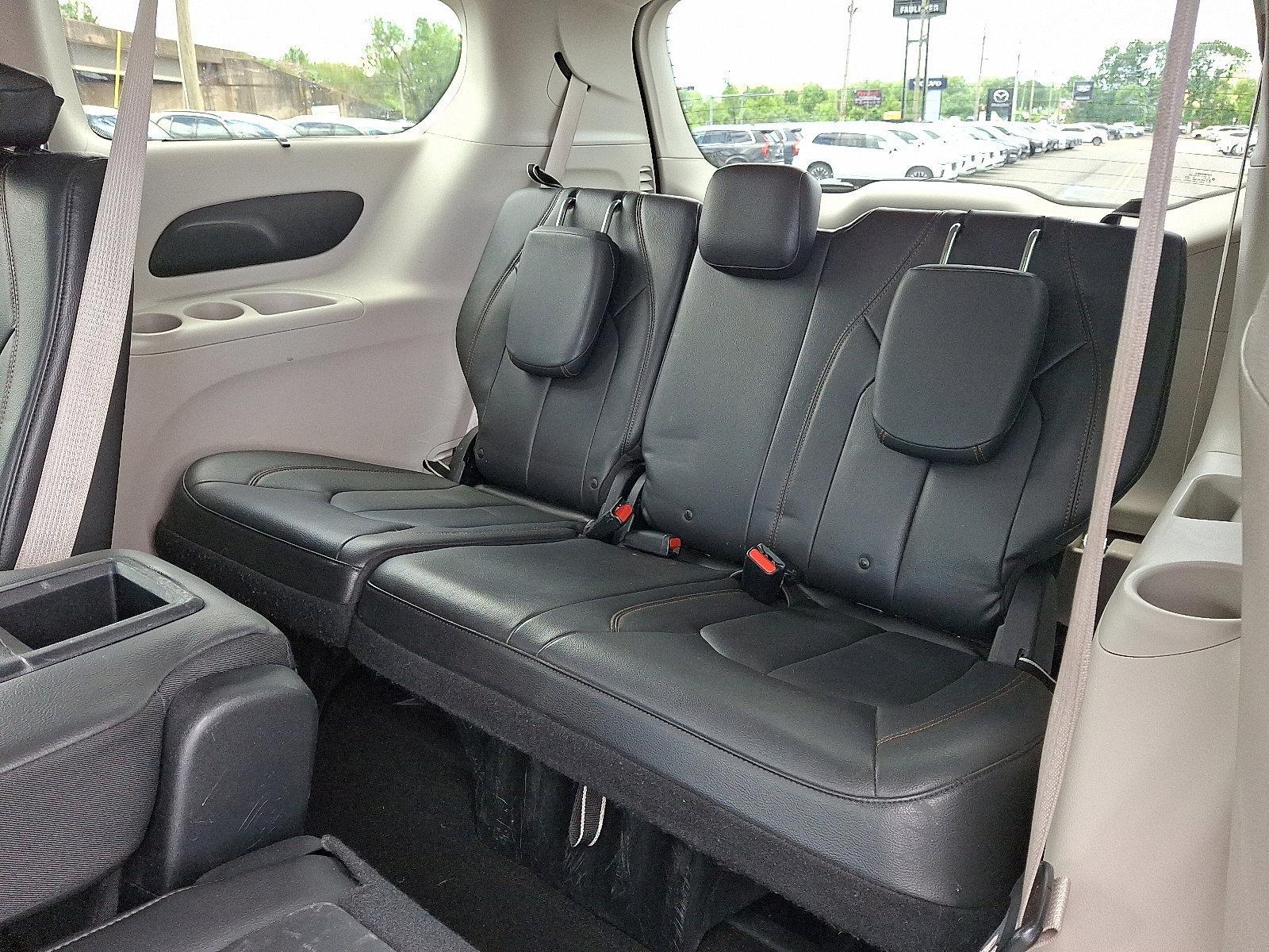 2017 Chrysler Pacifica Vehicle Photo in Trevose, PA 19053