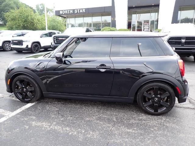 2024 MINI Cooper S Hardtop 2 Door Vehicle Photo in ZELIENOPLE, PA 16063-2910