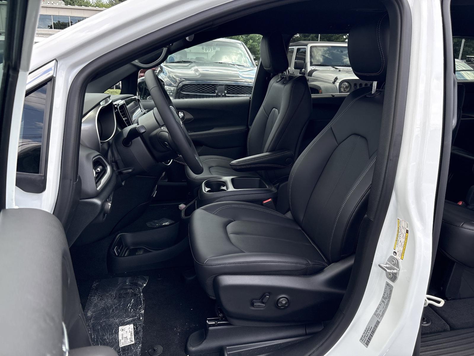 2025 Chrysler Voyager Vehicle Photo in Mechanicsburg, PA 17050-1707