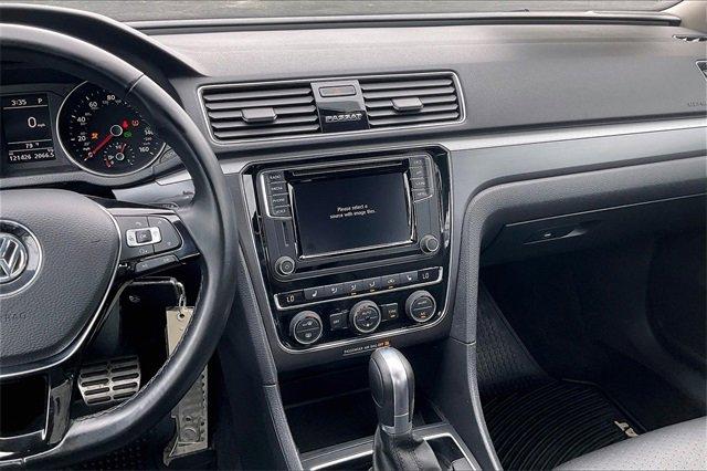 2018 Volkswagen Passat Vehicle Photo in INDEPENDENCE, MO 64055-1314