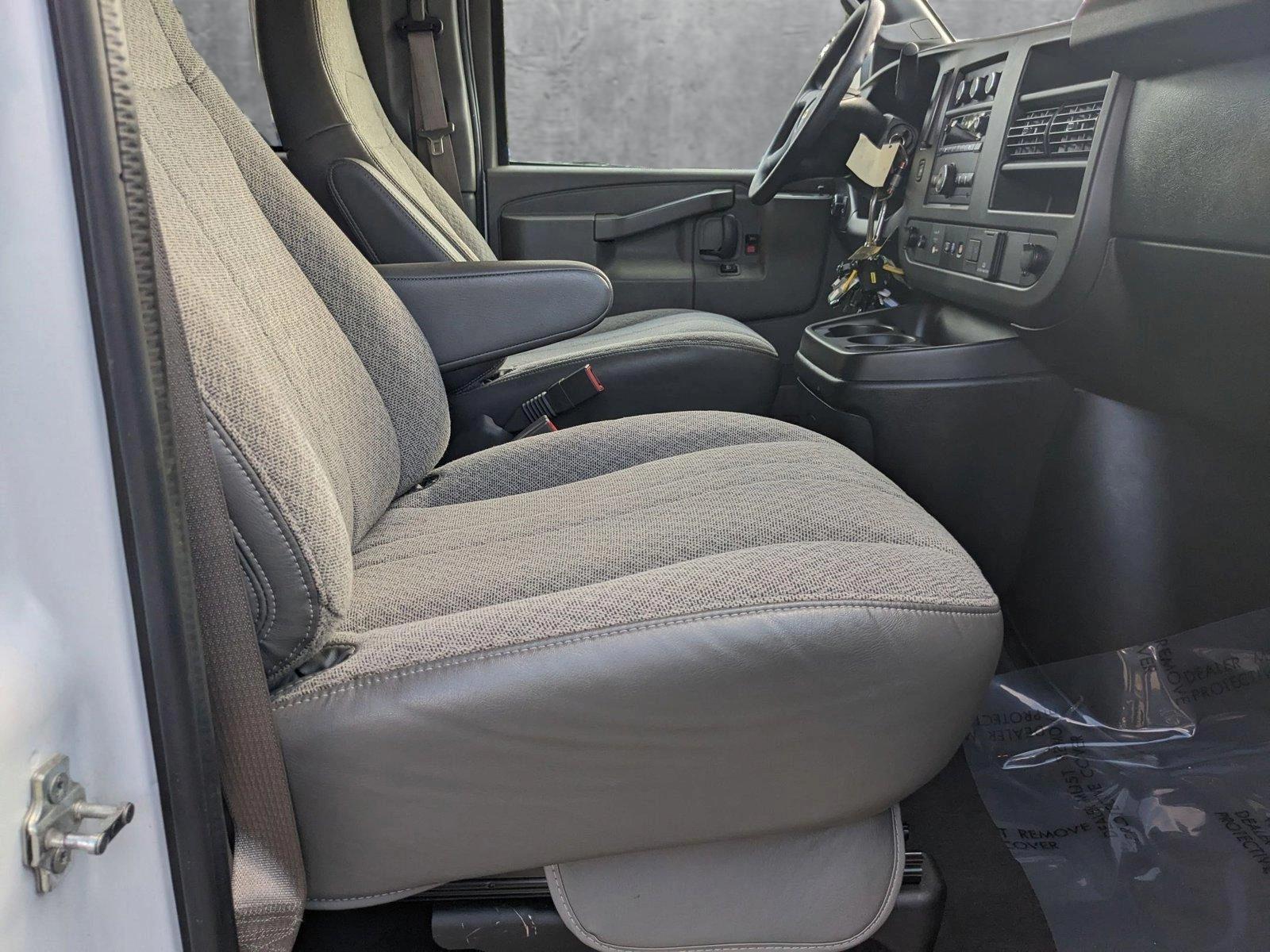 2019 Chevrolet Express Passenger Vehicle Photo in MIAMI, FL 33172-3015