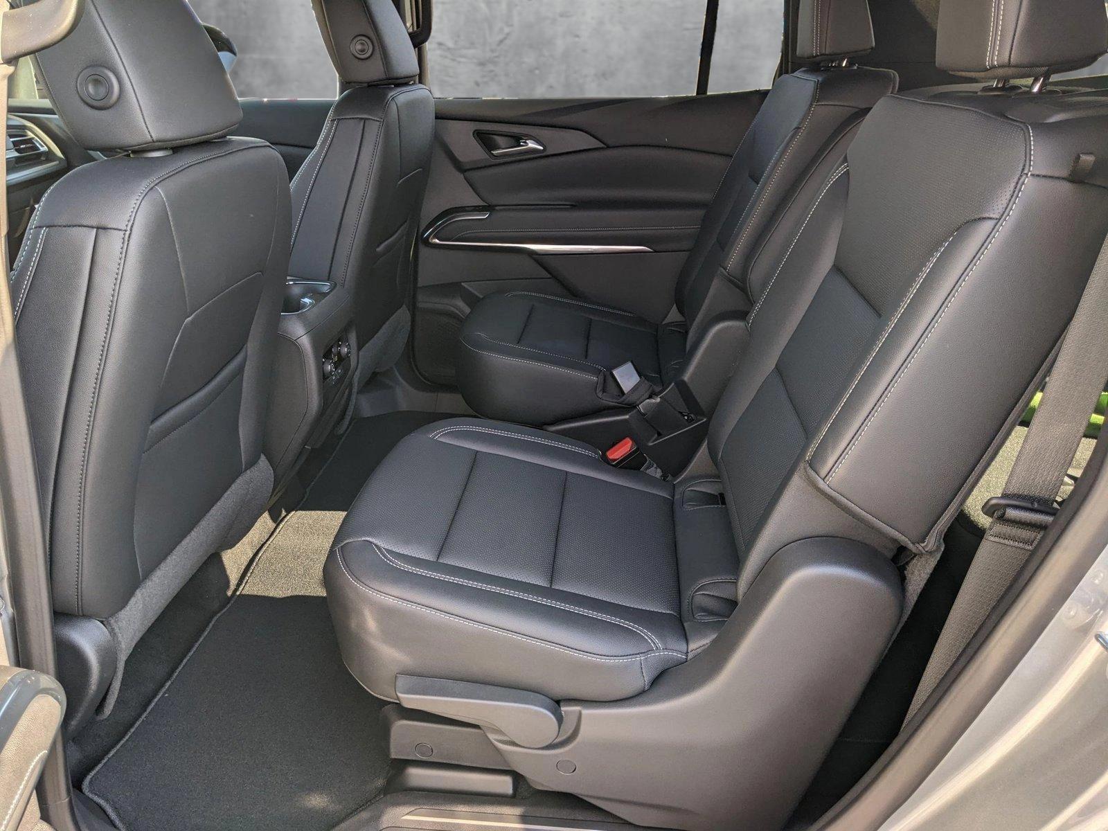 2025 Chevrolet Traverse Vehicle Photo in TIMONIUM, MD 21093-2300