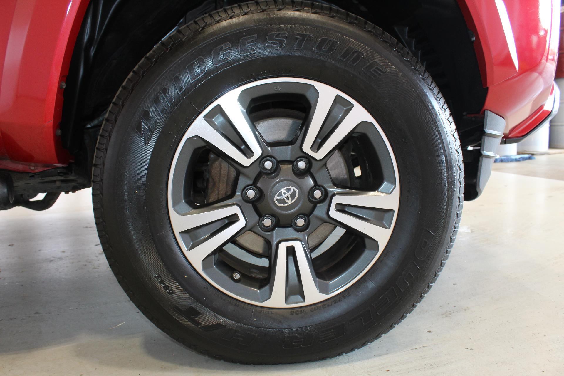 2017 Toyota Tacoma Vehicle Photo in NORTHAMPTON, MA 01060-1120