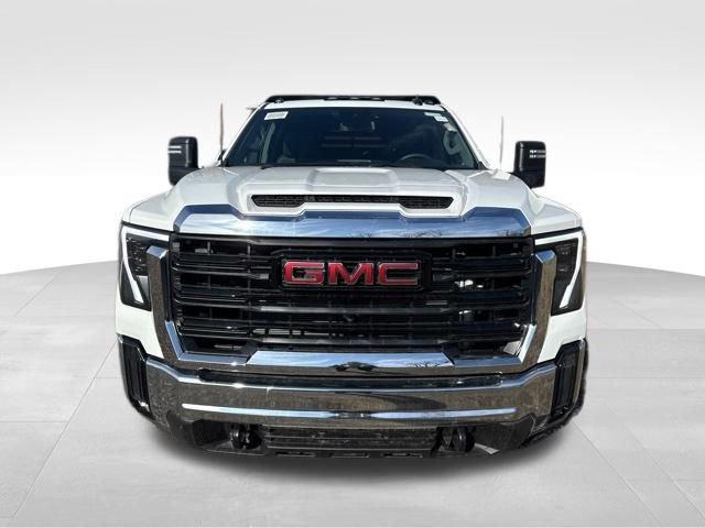 2025 GMC Sierra 3500 HD Chassis Cab Vehicle Photo in MEDINA, OH 44256-9631