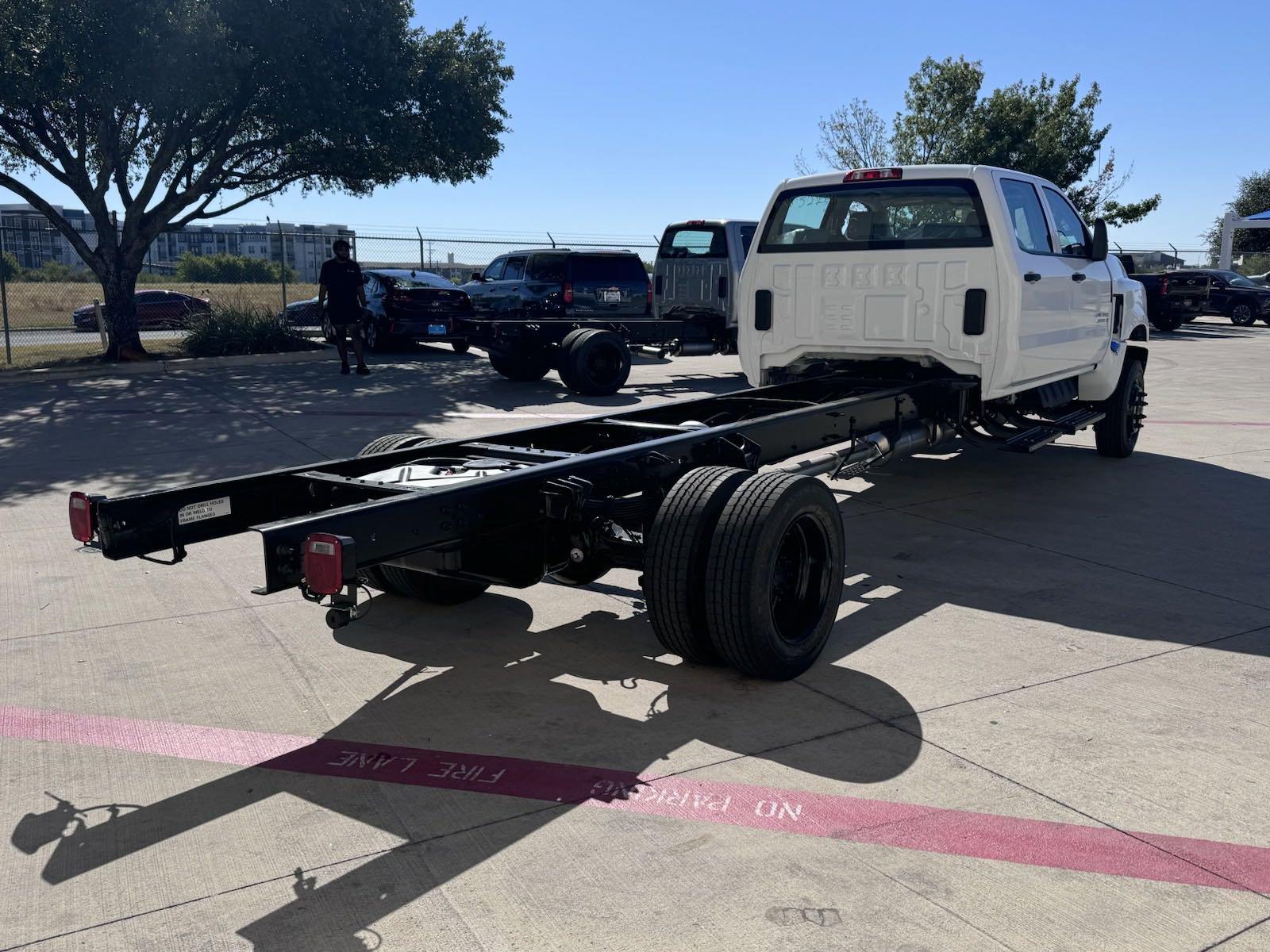 2024 Chevrolet Silverado 5500 HD Vehicle Photo in GEORGETOWN, TX 78626-7508