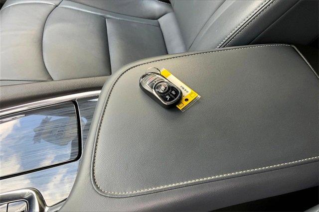 2024 Buick Enclave Vehicle Photo in TOPEKA, KS 66609-0000
