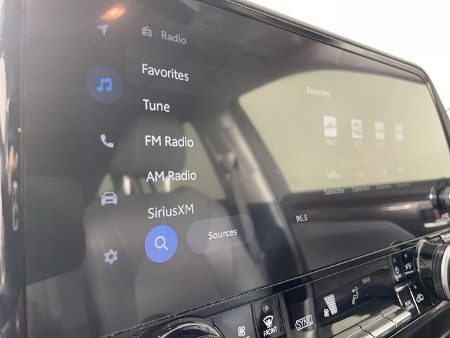 2024 Toyota Highlander Vehicle Photo in GILBERT, AZ 85297-0402