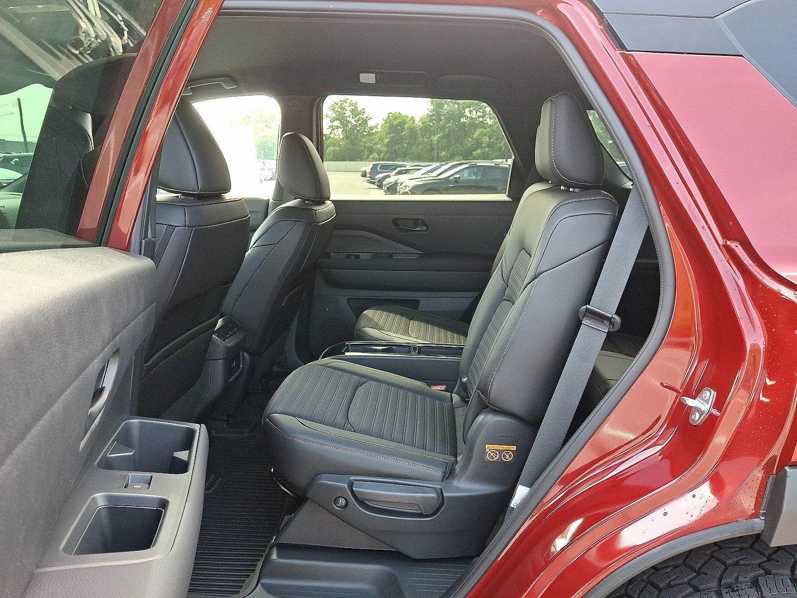 2025 Nissan Pathfinder Vehicle Photo in Mechanicsburg, PA 17050-2306