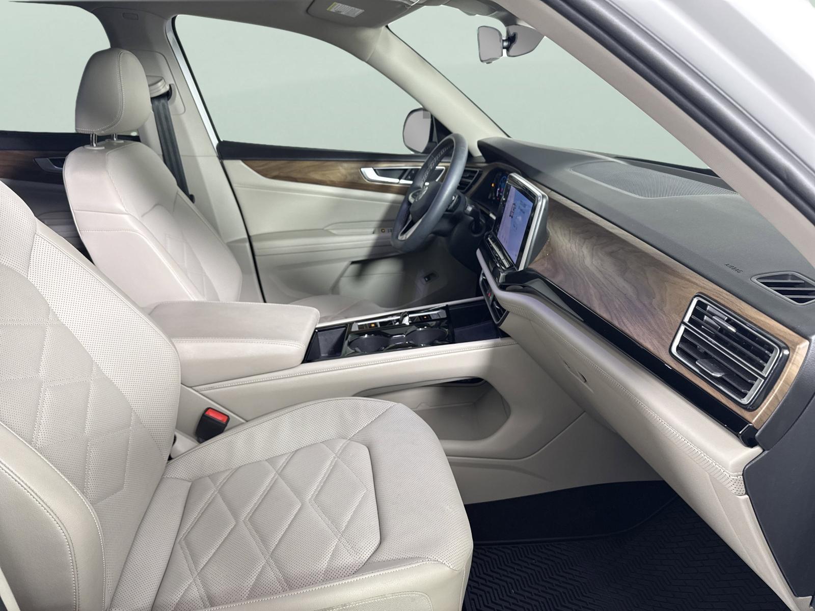 2024 Volkswagen Atlas Vehicle Photo in Georgetown, TX 78626