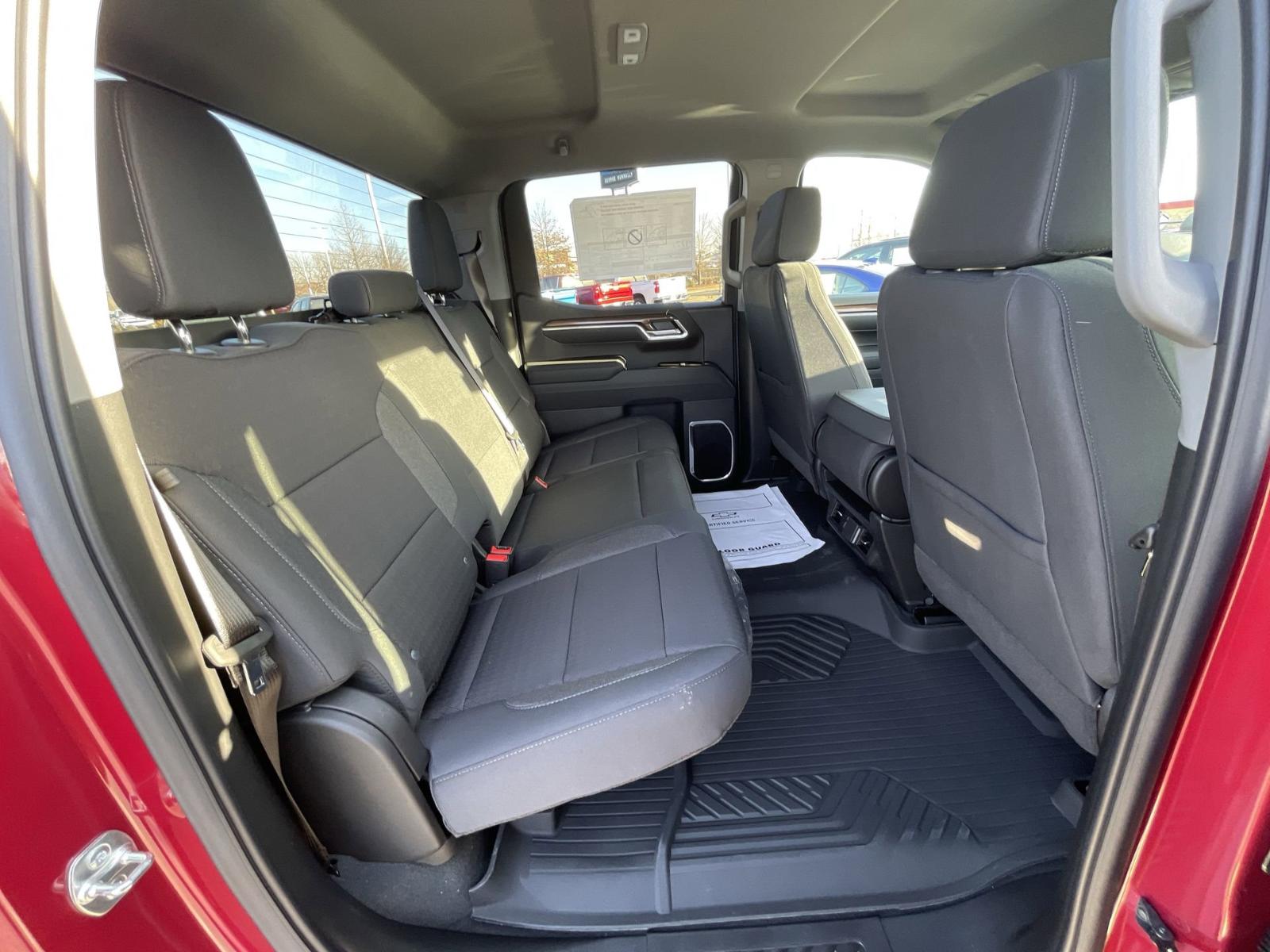 2025 Chevrolet Silverado 1500 Vehicle Photo in BENTONVILLE, AR 72712-4322