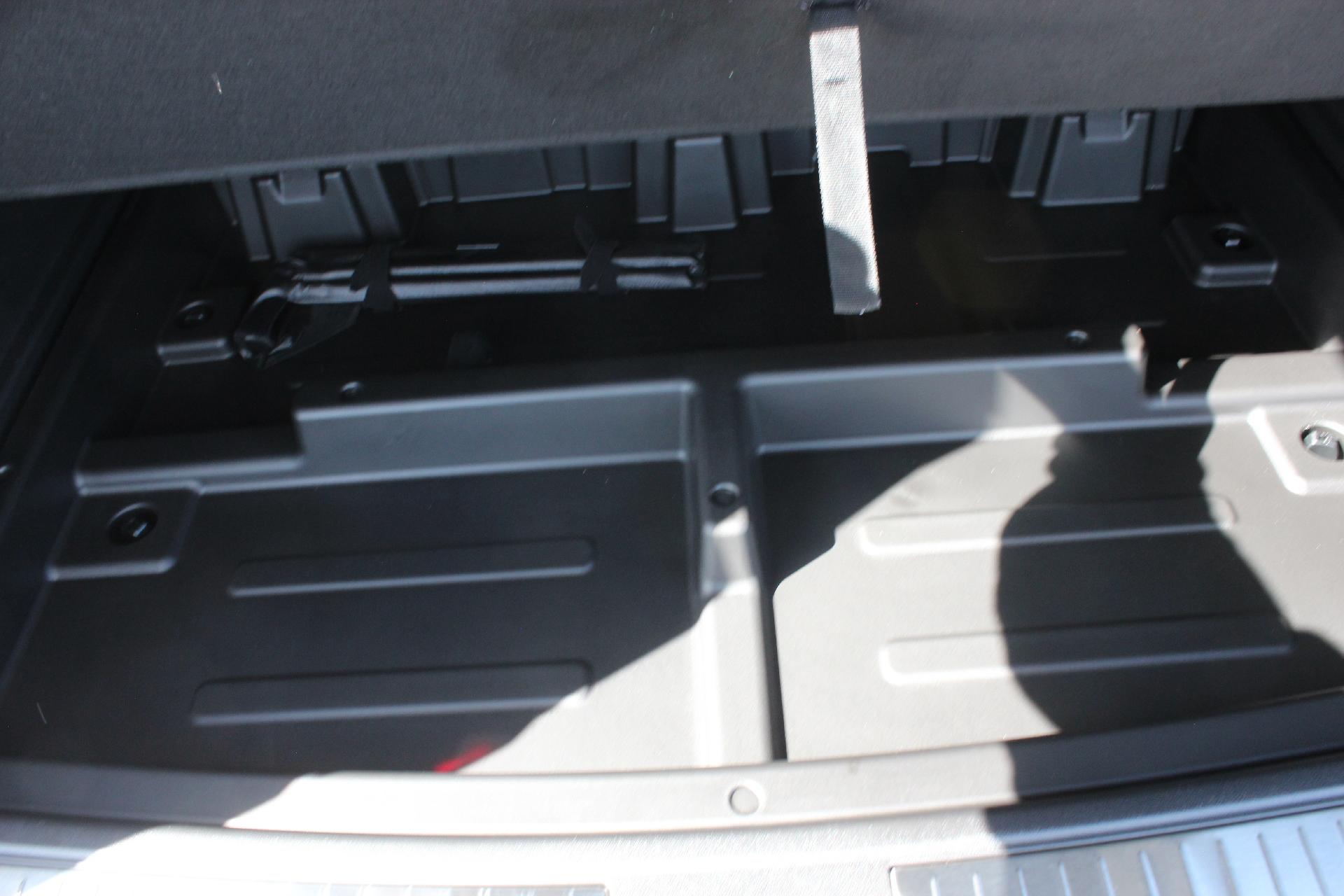 2025 GMC Yukon XL Vehicle Photo in AURORA, CO 80012-4011