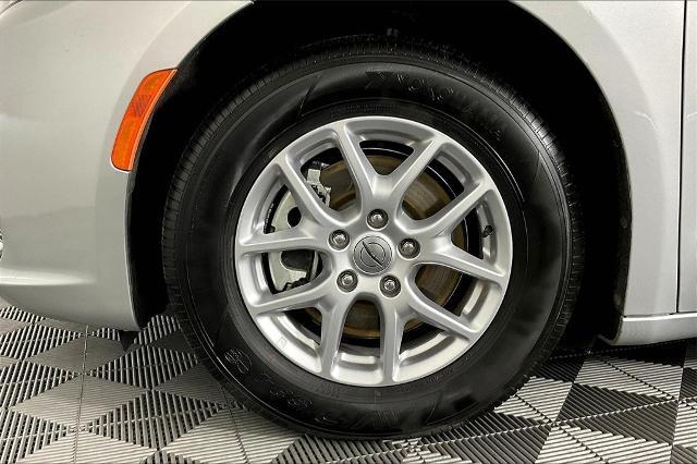 2024 Chrysler Pacifica Vehicle Photo in Tulsa, OK 74129