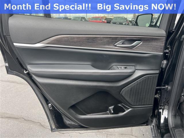 2023 Jeep Grand Cherokee L Vehicle Photo in GREEN BAY, WI 54304-5303