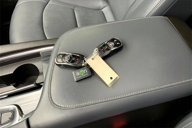 2022 Buick Enclave Vehicle Photo in TOPEKA, KS 66609-0000