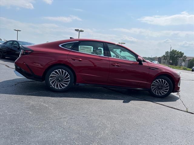 2024 Hyundai SONATA Hybrid Vehicle Photo in O'Fallon, IL 62269