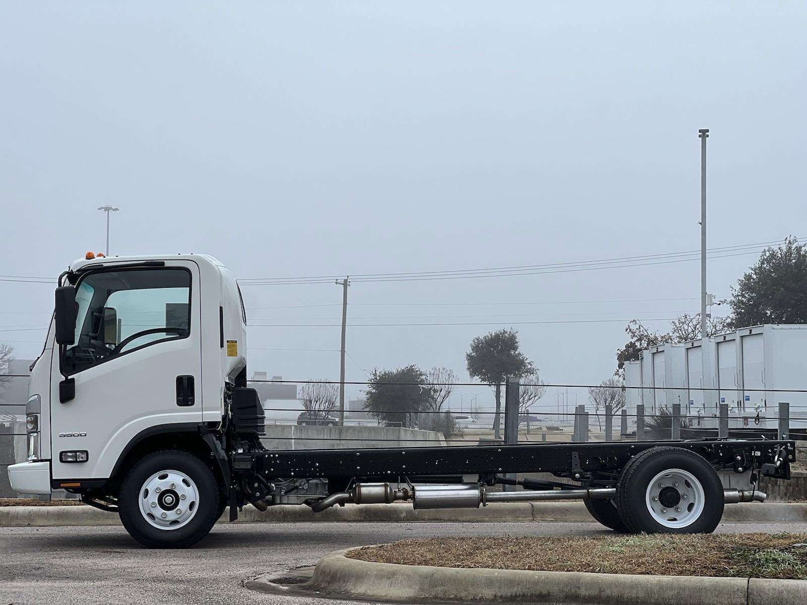 2024 Chevrolet Low Cab Forward 3500 Vehicle Photo in GEORGETOWN, TX 78626-7508