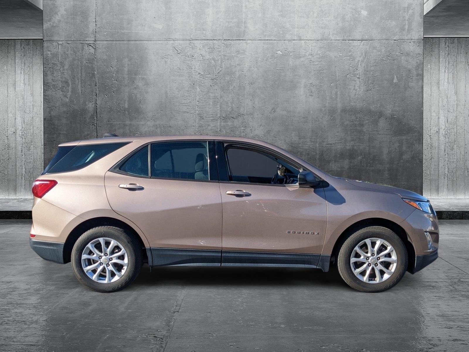 2019 Chevrolet Equinox Vehicle Photo in VALENCIA, CA 91355-1705