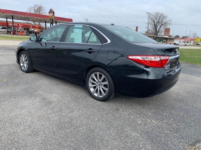 2015 Toyota Camry XLE photo 2