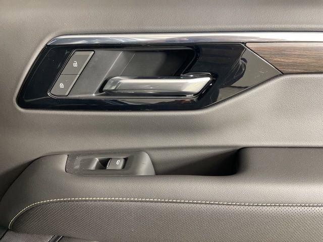 2025 Chevrolet Tahoe Vehicle Photo in PHOENIX, AZ 85014-3381