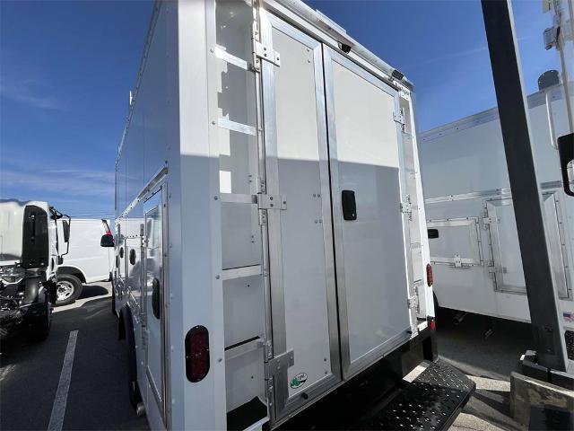 2025 Chevrolet Express Cutaway 3500 Vehicle Photo in ALCOA, TN 37701-3235