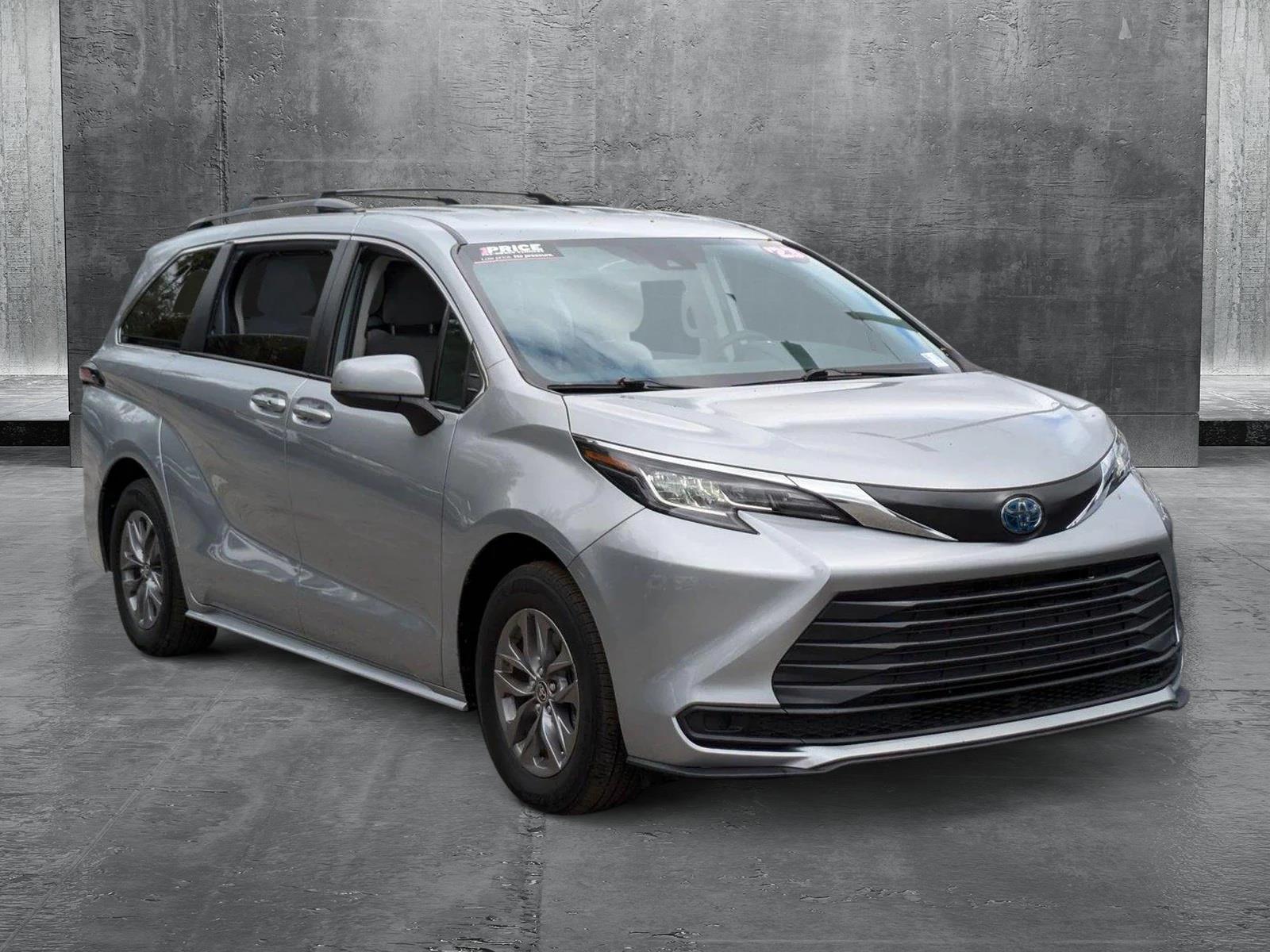 2023 Toyota Sienna Vehicle Photo in Tampa, FL 33614